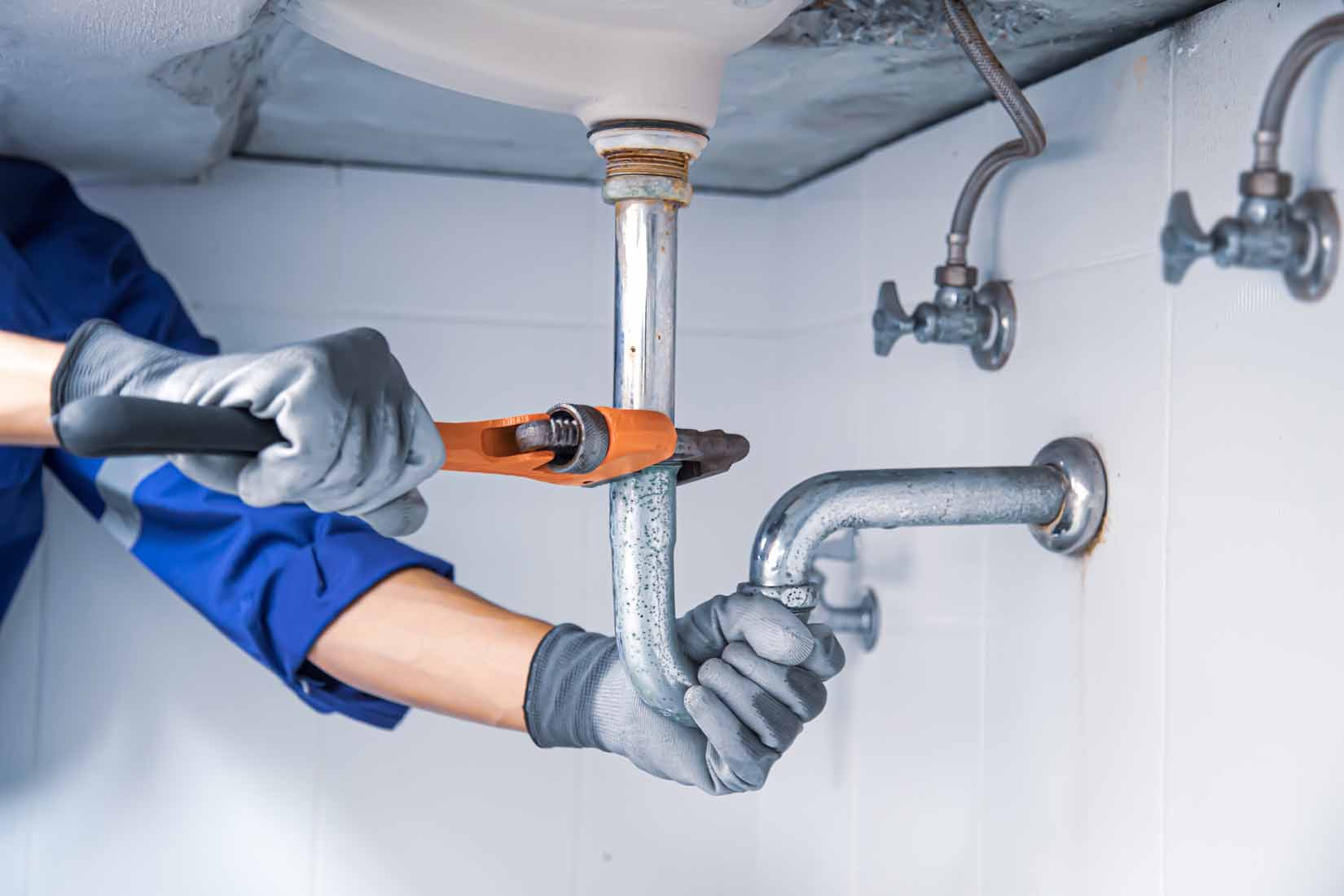 Reparaturen von Wasserleitungen, Kanalleitungen und Heizungsleitungen